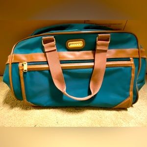 Medium sized duffel bag type suitcase.
